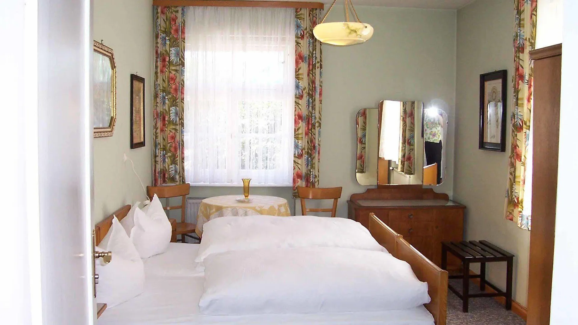 Hotel Krone Gossweinstein 2*,