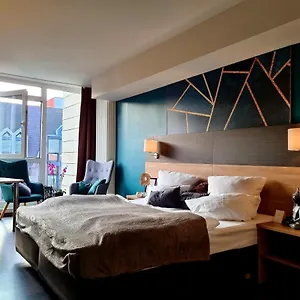 Hotell Luise - By Superfly ***